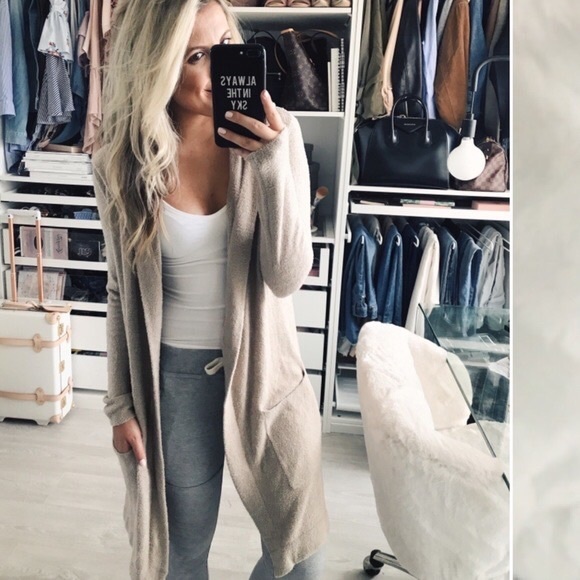 New Barefoot Dreams Coastal Hooded 